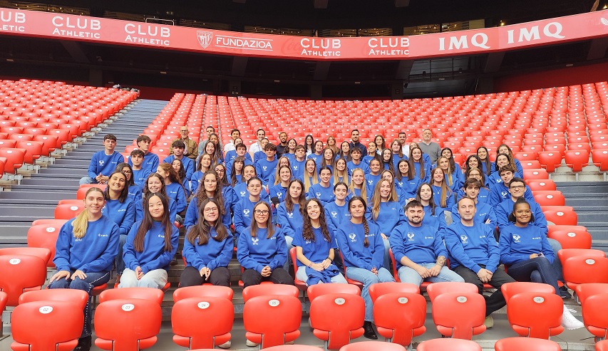 62 estudiantes de Medicina y Enfermería de la EHU se incorporan al dispositivo sanitario de IMQ en San Mamés, que atendió 179 asistencias la pasada temporada